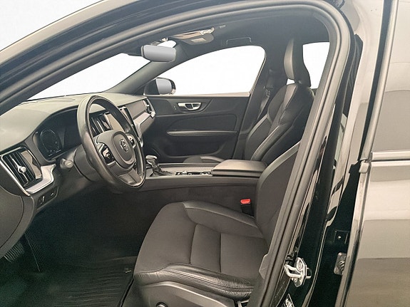 Volvo V60 11 of 30
