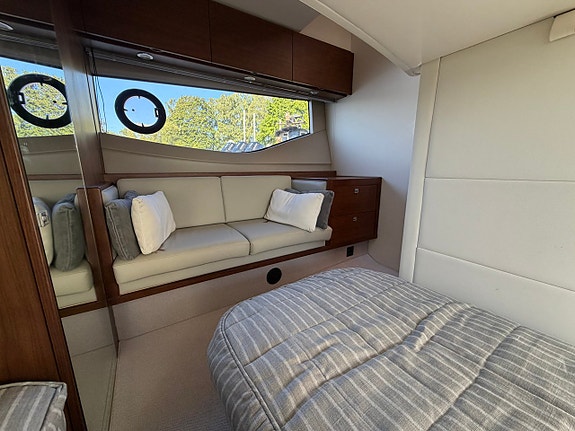 Princess V40 - 2 x Volvo Penta D6-370 14 of 24