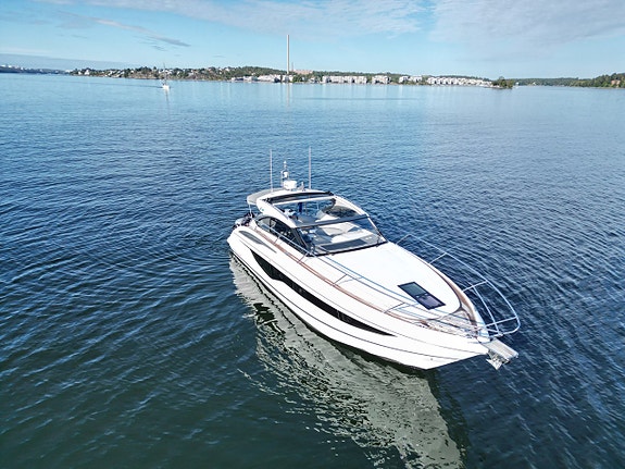 Princess V40 - 2 x Volvo Penta D6-370 5 of 24