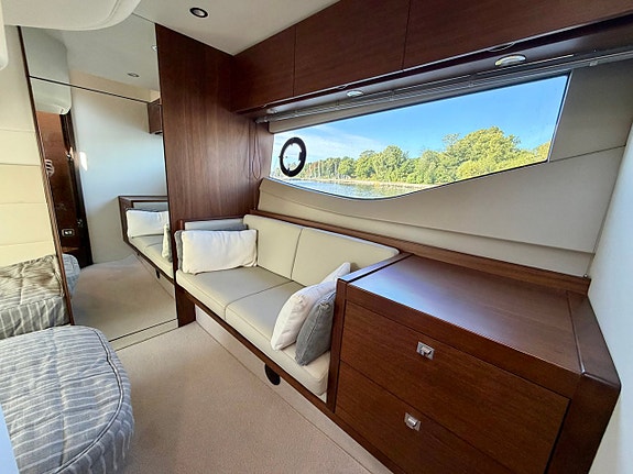Princess V40 - 2 x Volvo Penta D6-370 13 of 24