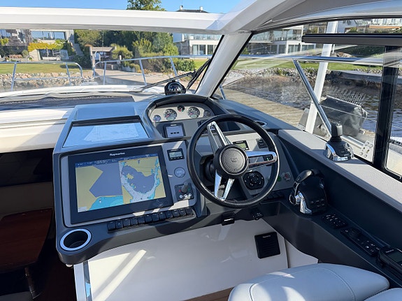 Princess V40 - 2 x Volvo Penta D6-370 9 of 24
