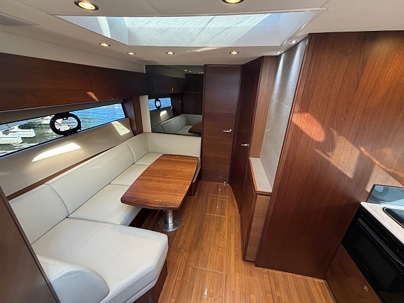 Princess V40 - 2 x Volvo Penta D6-370 22 of 24