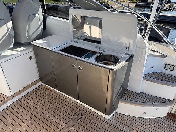 Princess V40 - 2 x Volvo Penta D6-370 17 of 24