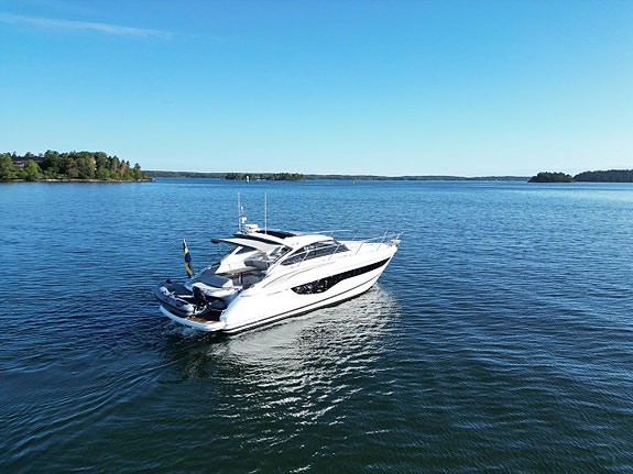 Princess V40 - 2 x Volvo Penta D6-370 2 of 24