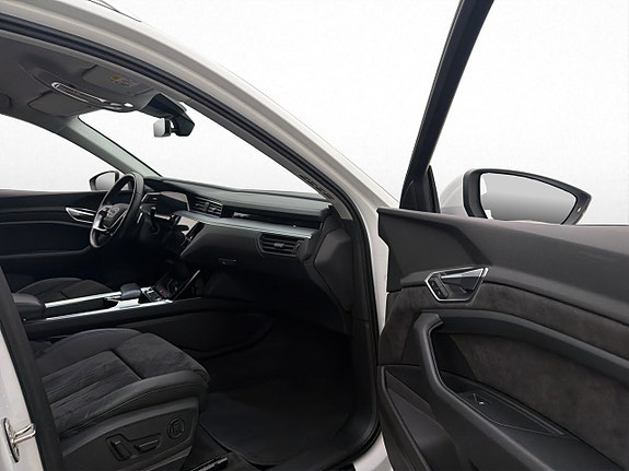 Audi e-tron 26 of 30