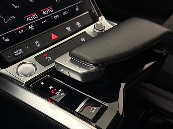 Audi e-tron 24 of 30