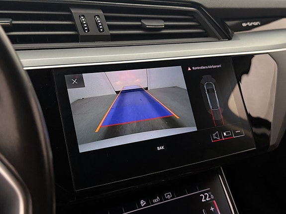 Audi e-tron 18 of 30