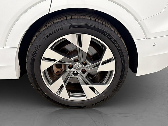 Audi e-tron 30 of 30