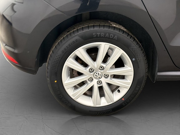 Volkswagen Polo 19 of 22