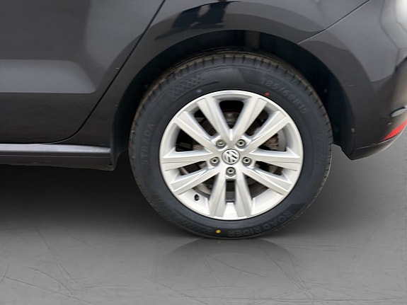 Volkswagen Polo 22 of 22