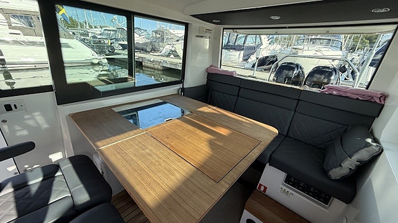 Axopar 37 Aft Cabin -2018 12 of 17
