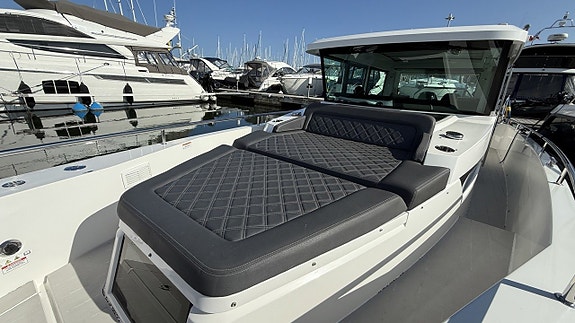 Axopar 37 Aft Cabin -2018 7 of 17