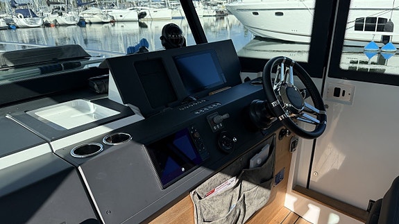Axopar 37 Aft Cabin -2018 10 of 17