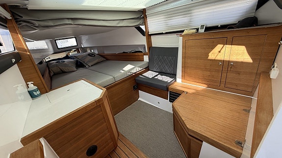 Axopar 37 Aft Cabin -2018 14 of 17