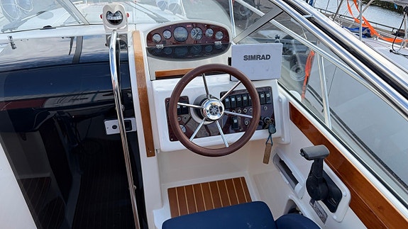 Aquador 23 DC / Volvo Penta 5,0 GXI -04 3 of 10