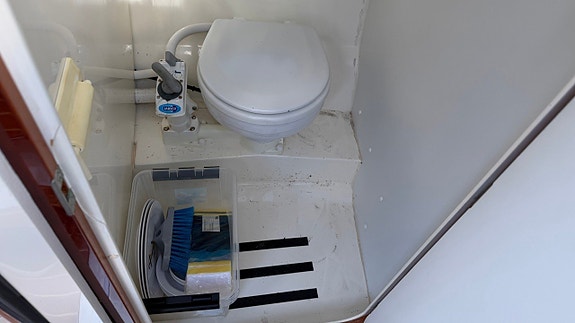 Aquador 23 DC / Volvo Penta 5,0 GXI -04 8 of 10