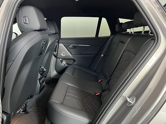 BMW i5 11 of 15