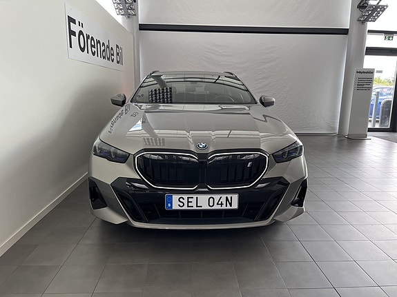 BMW i5 2 of 15
