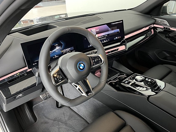 BMW i5 6 of 15