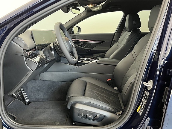BMW i5 6 of 16