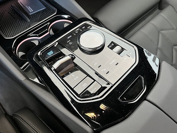 BMW i5 10 of 16