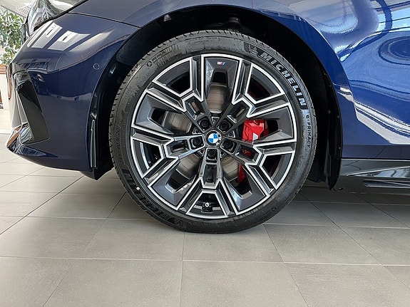 BMW i5 4 of 16
