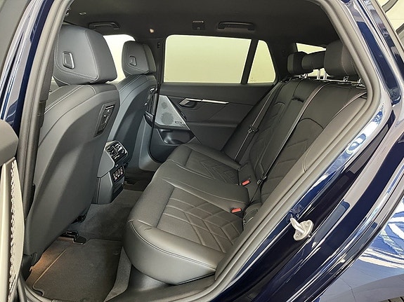BMW i5 5 of 16