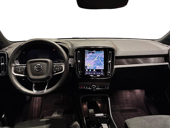 Volvo XC40 5 of 18