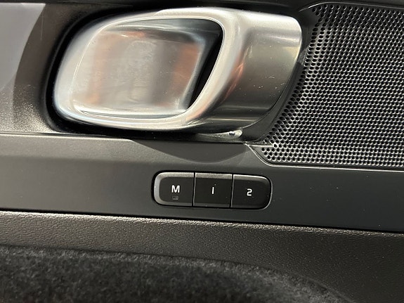 Volvo XC40 17 of 18