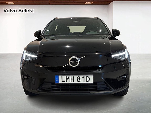 Volvo XC40 8 of 18