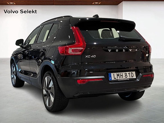 Volvo XC40 2 of 18