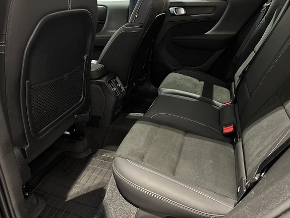 Volvo XC40 6 of 18
