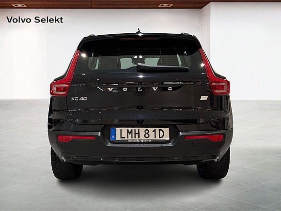 Volvo XC40 7 of 18