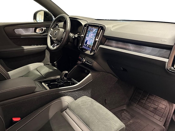 Volvo XC40 4 of 18