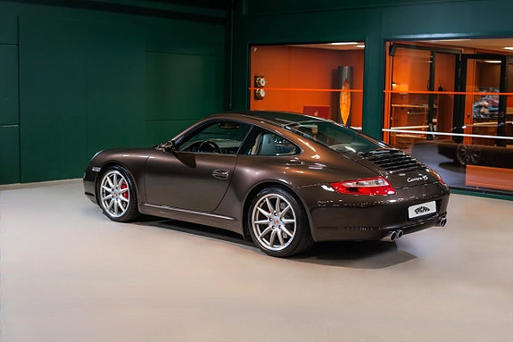 Porsche 911 Carrera 4S 3 of 27
