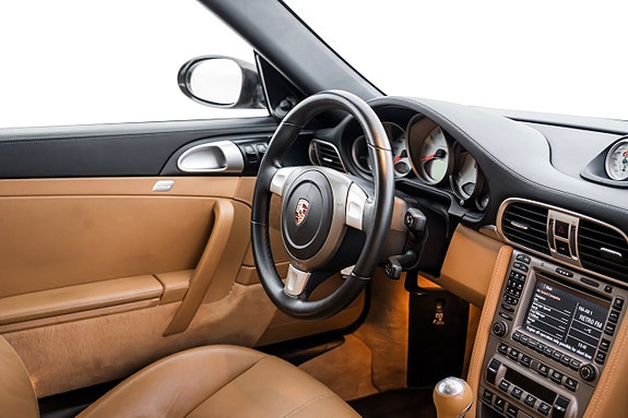 Porsche 911 Carrera 4S 24 of 27