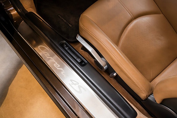 Porsche 911 Carrera 4S 15 of 27