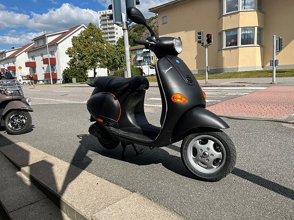 Vespa ET2 3 of 13