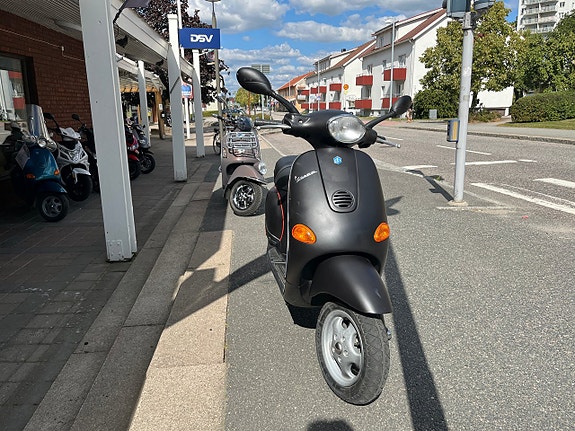 Vespa ET2 4 of 13