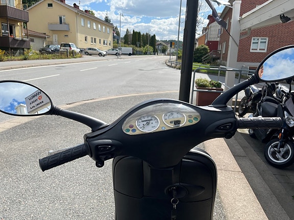 Vespa ET2 9 of 13