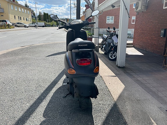 Vespa ET2 7 of 13