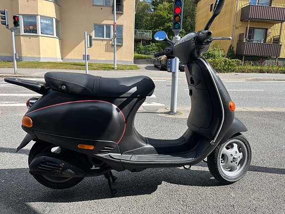 Vespa ET2 2 of 13