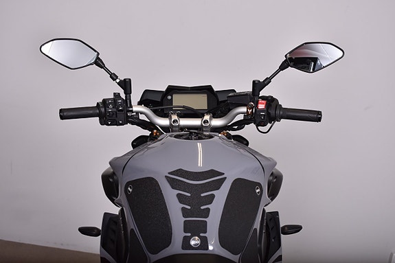 Yamaha MT-10 ABS / AKRAPOVIC / NYSERVAD ETC! 18 of 18