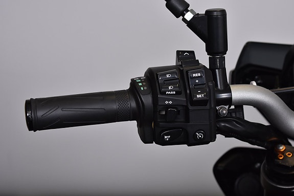 Yamaha MT-10 ABS / AKRAPOVIC / NYSERVAD ETC! 16 of 18