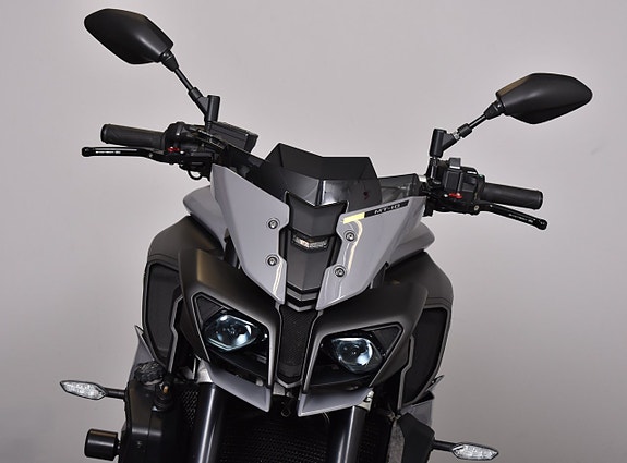 Yamaha MT-10 ABS / AKRAPOVIC / NYSERVAD ETC! 15 of 18
