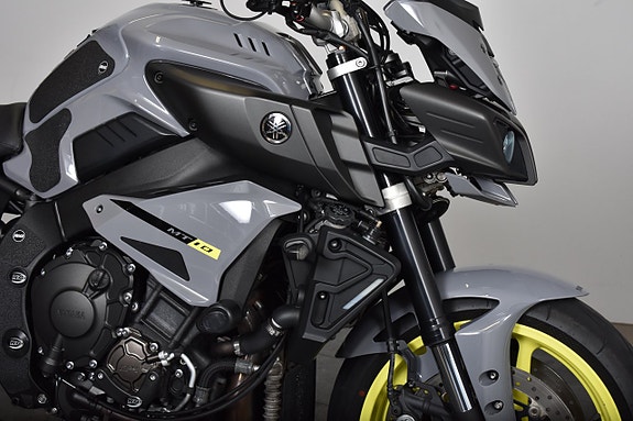 Yamaha MT-10 ABS / AKRAPOVIC / NYSERVAD ETC! 14 of 18