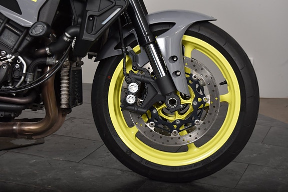 Yamaha MT-10 ABS / AKRAPOVIC / NYSERVAD ETC! 9 of 18