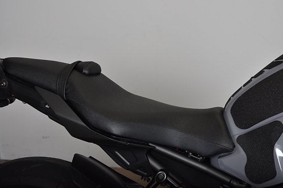 Yamaha MT-10 ABS / AKRAPOVIC / NYSERVAD ETC! 13 of 18