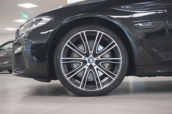 BMW 530e 8 of 16