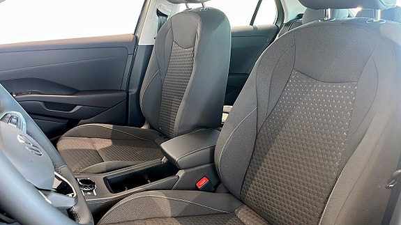 Volkswagen T-Roc 8 of 13